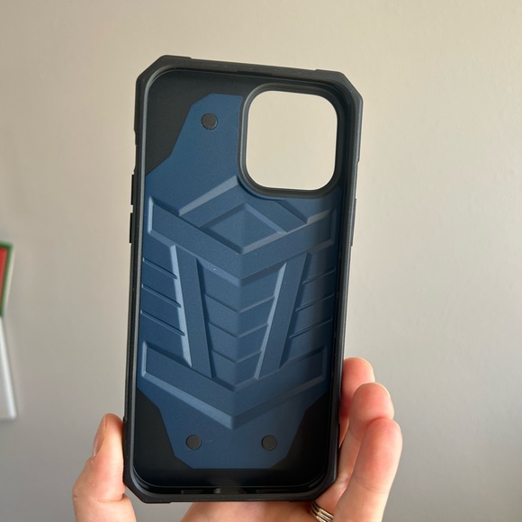 new in packaging - iPhone 13 plus case & screen protector set - Picture 9 of 10